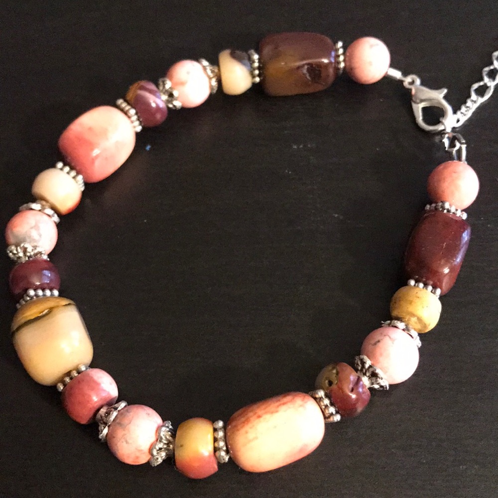 Handcrafted gorgeous moakite bracelet - Picture 3 of 4